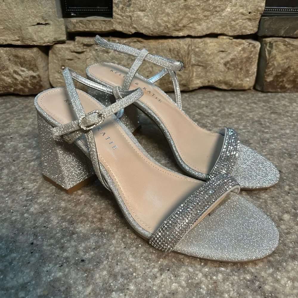 Silver Dress shoe size 7 Kelly & Katie Bechela Wide